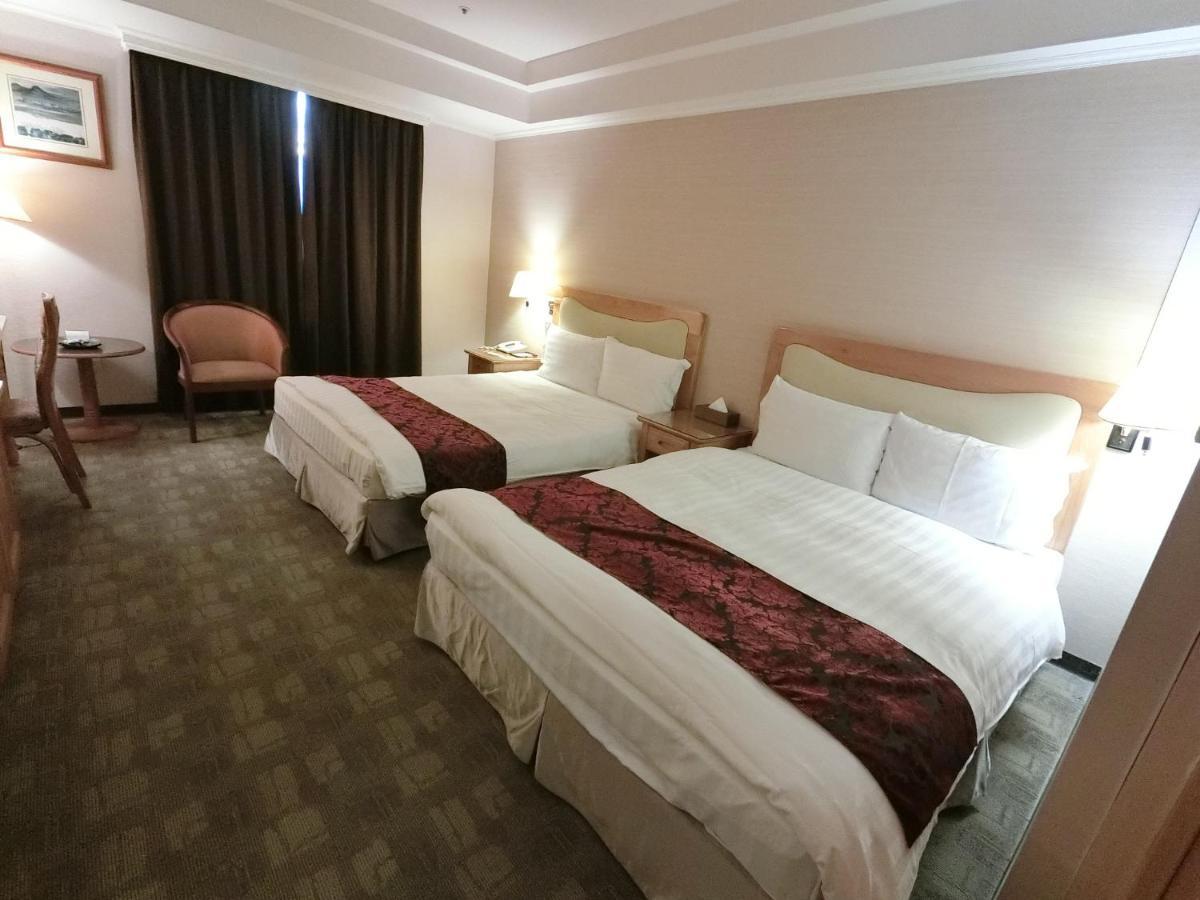 เมซง เดอ ชีน - อาคารปิ่น เฉิน Hotel ไถจง ภายนอก รูปภาพ