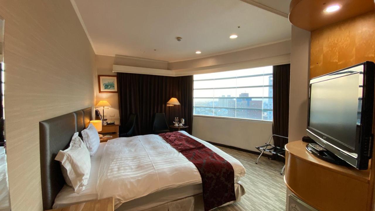 เมซง เดอ ชีน - อาคารปิ่น เฉิน Hotel ไถจง ภายนอก รูปภาพ